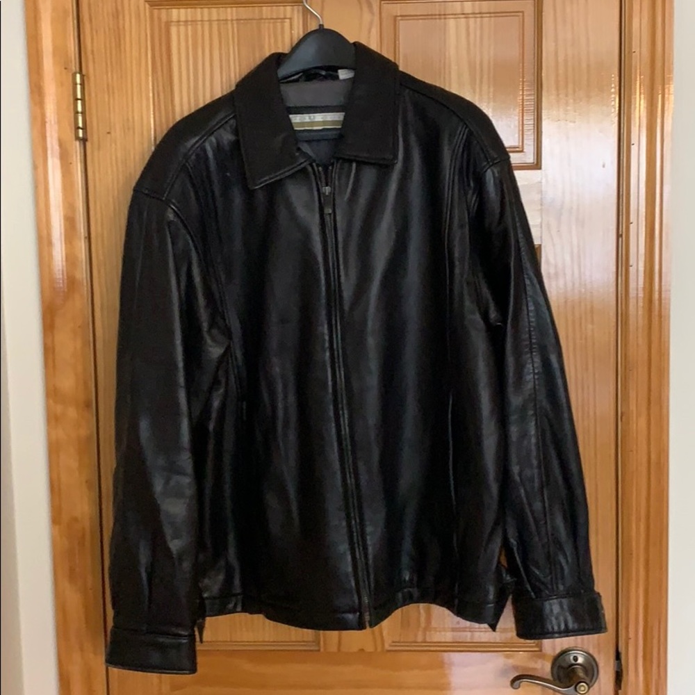 Men’s EUC Perry Ellis leather jacket